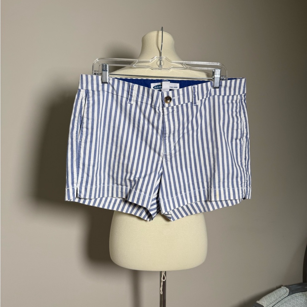Old Navy Blue and White Striped Women Shorts Cargos